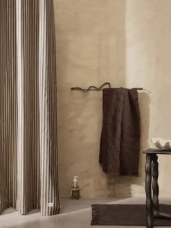 Curvature Towel Hanger