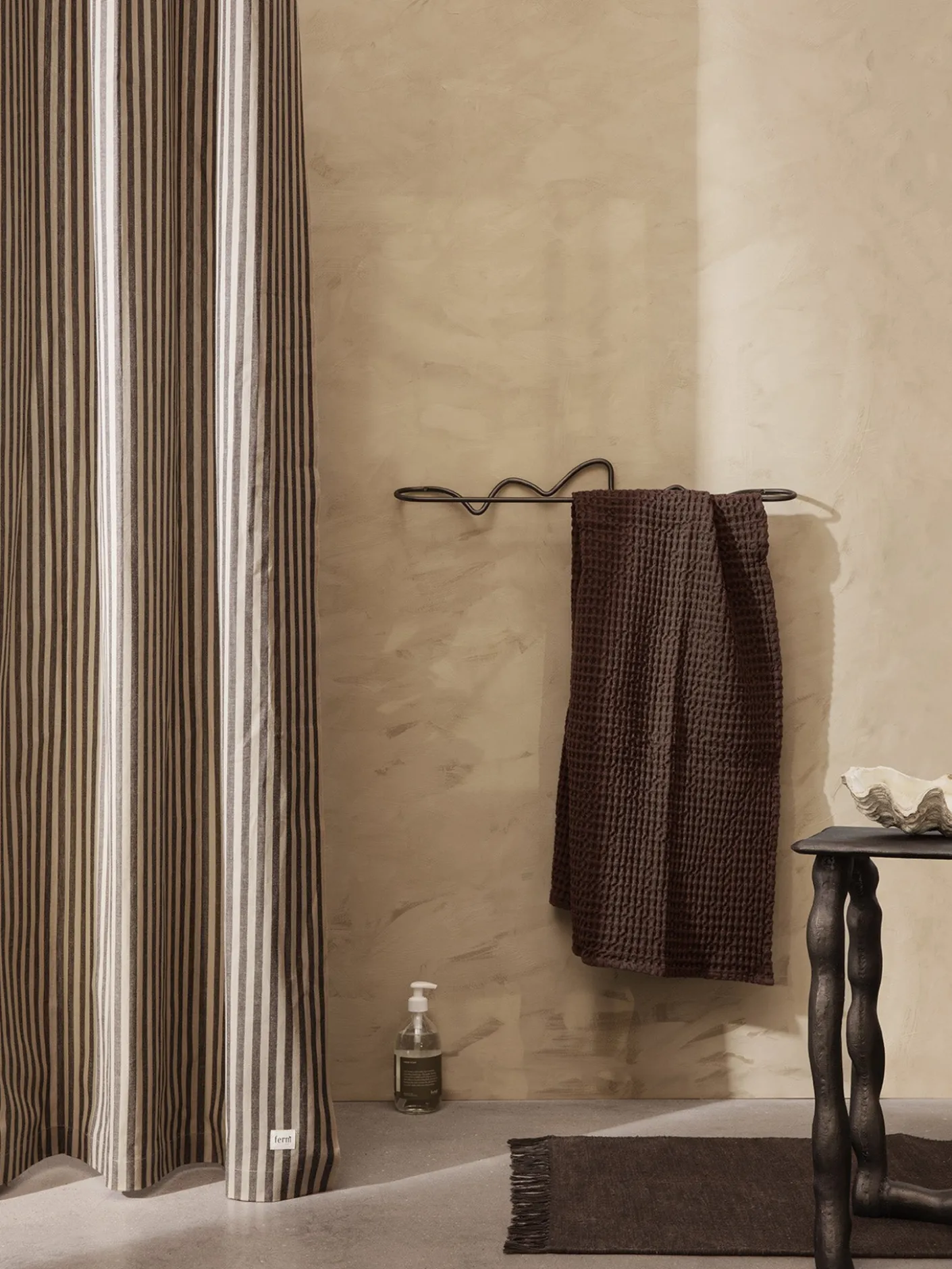 Curvature Towel Hanger