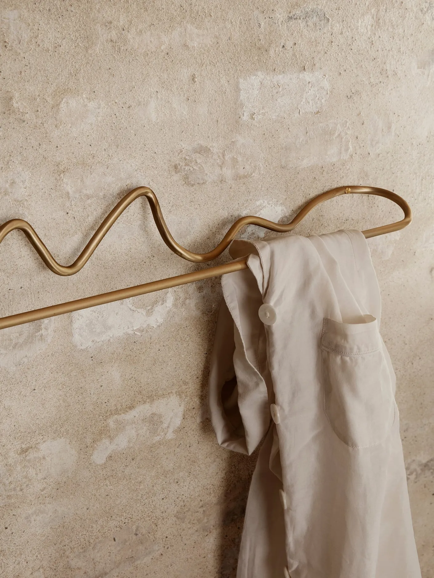 Curvature Towel Hanger