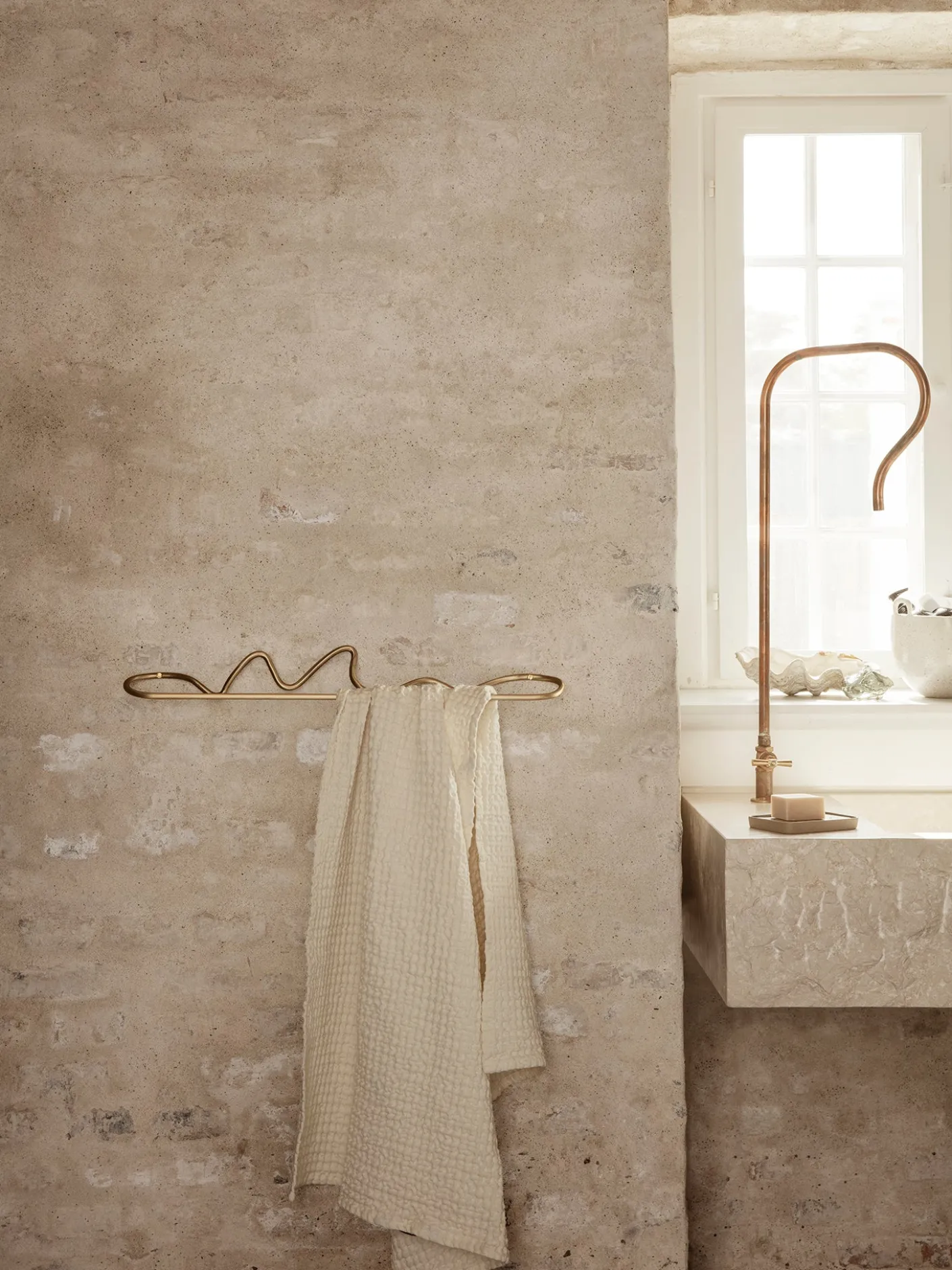 Curvature Towel Hanger