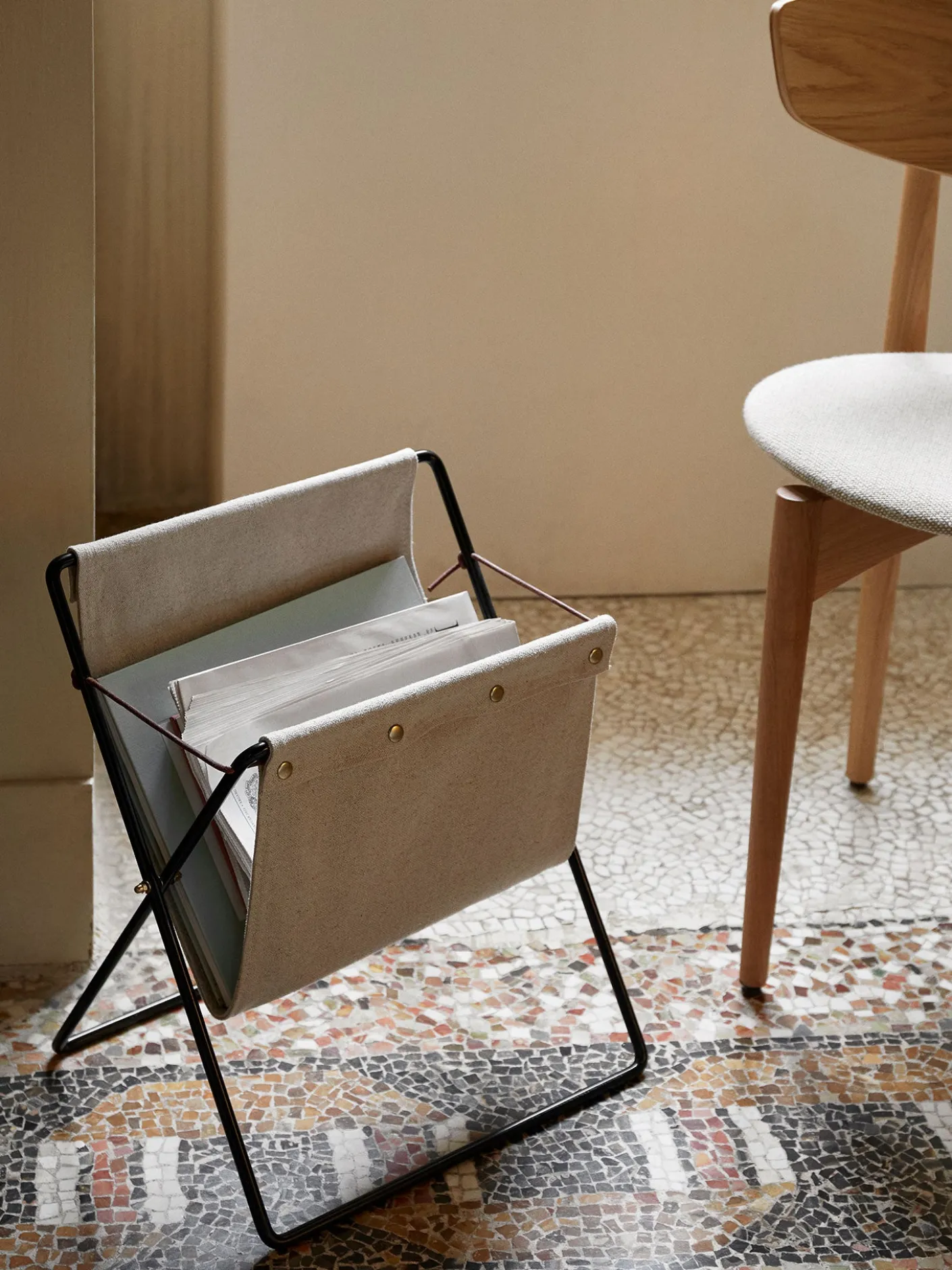 Herman Magazine Stand