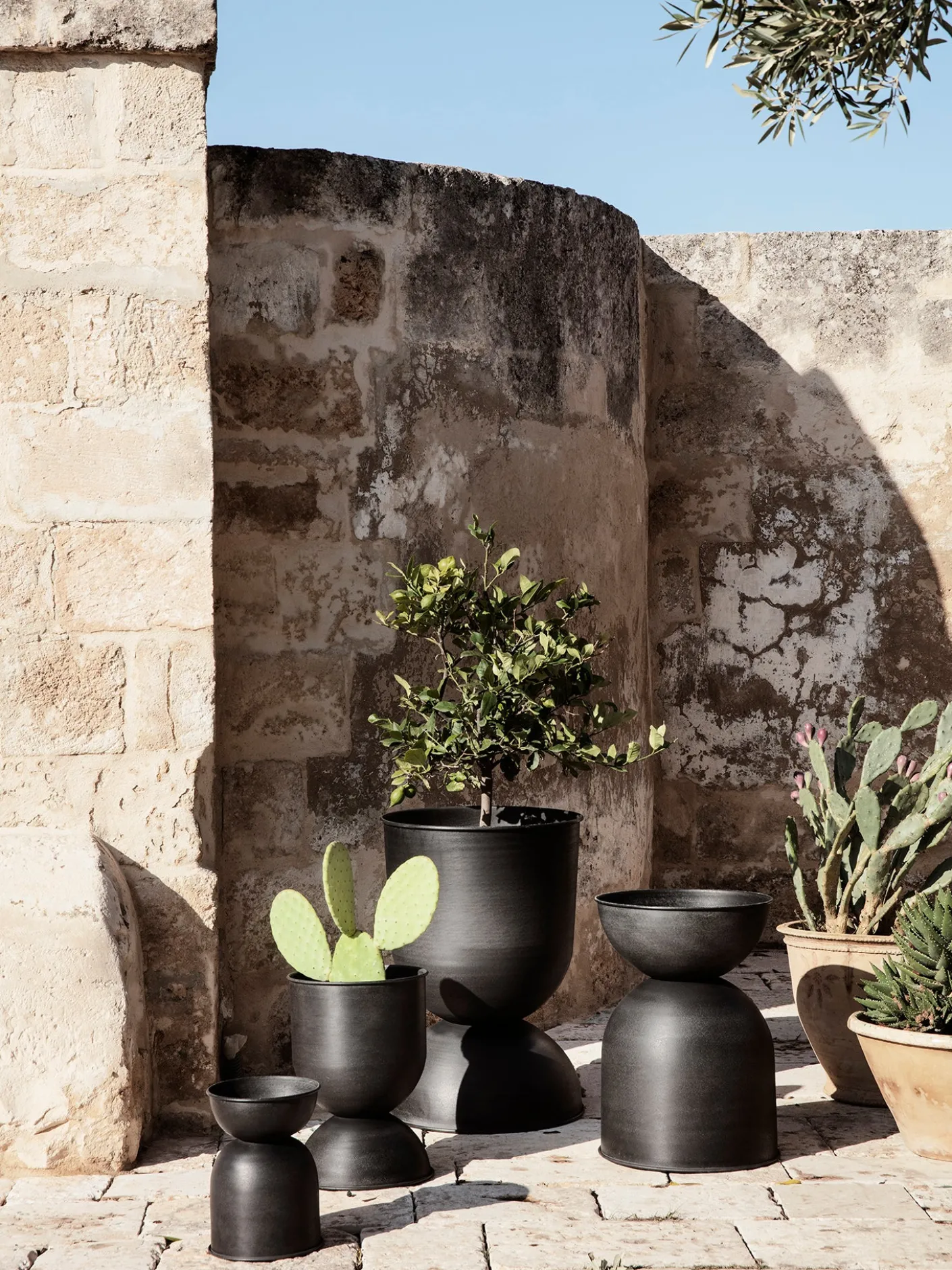 Hourglass Pot - Extra Small