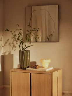 Nium Vase