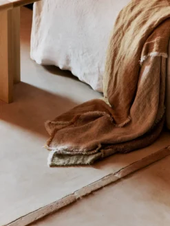 Pila Linen Throw